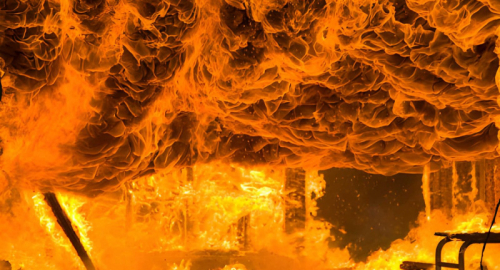 Inferno a Delhi: Il Devastante Incendio Residenziale che ha Sconvolto l'India